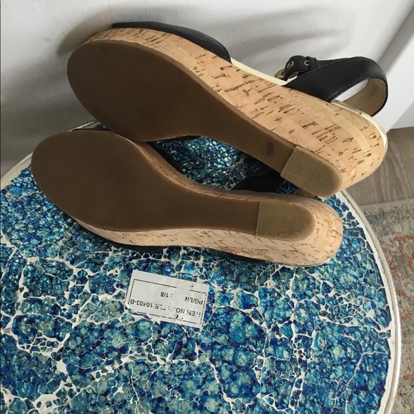 Michael Kors Black Leather Wedge  Size 7.5 $45 - Picture 7 of 9